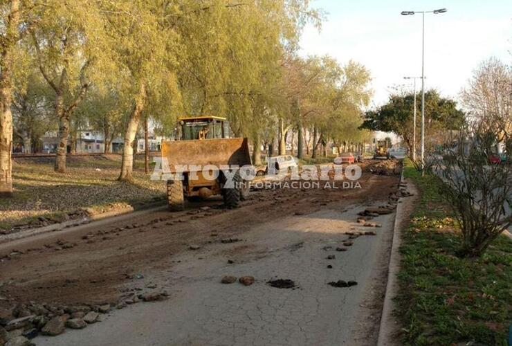 Primeros trabajos. Así se comenzaba con los pasos preliminares que llevarán a la repavimentación