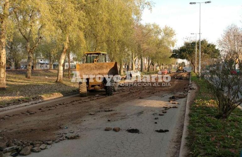 Primeros trabajos. Así se comenzaba con los pasos preliminares que llevarán a la repavimentación