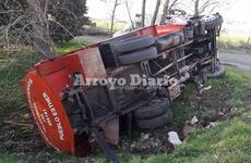 Así quedó. El camión quedó tumbado dentro de la zanja.