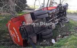 Así quedó. El camión quedó tumbado dentro de la zanja.