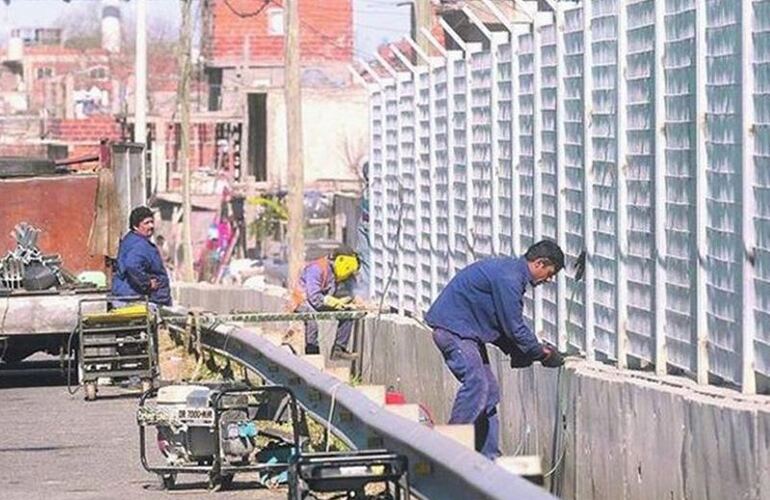 En Buenos Aires ya construyeron cercos en autopista.