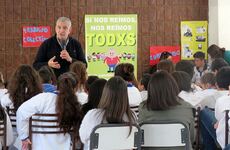 Gestión. La presencia del profe Aristídes Álvarez también se pudo concretar gracias al vice director de la Escuela Técnica N° 650 Sergio Falasco. Foto: claudiagiaccone.com.ar