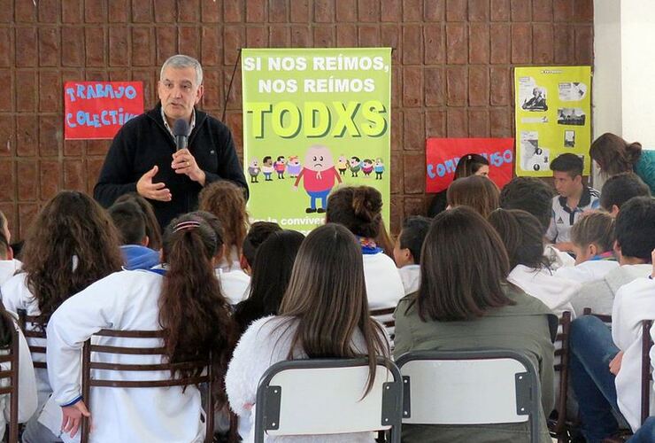 Gestión. La presencia del profe Aristídes Álvarez también se pudo concretar gracias al vice director de la Escuela Técnica N° 650 Sergio Falasco. Foto: claudiagiaccone.com.ar