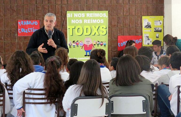 Gestión. La presencia del profe Aristídes Álvarez también se pudo concretar gracias al vice director de la Escuela Técnica N° 650 Sergio Falasco. Foto: claudiagiaccone.com.ar