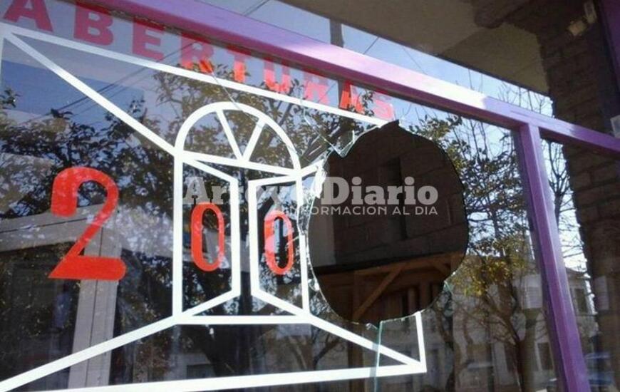 Costoso. Reponer el cristal le demandará un gasto de entre 3 mil y 4 mil pesos.