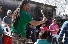 Murga. La música también al Paraje El Ombú. Fotos: Facebook