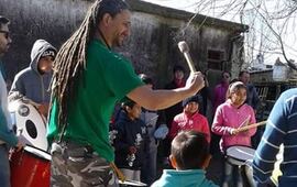 Murga. La música también al Paraje El Ombú. Fotos: Facebook