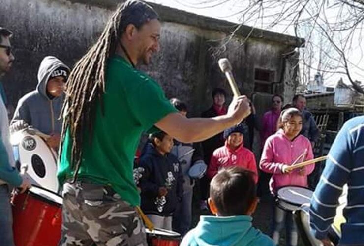 Murga. La música también al Paraje El Ombú. Fotos: Facebook