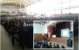 Asistencia perfecta. El sal&oacute;n cubierto de Uni&oacute;n estuvo colmado de chicos que participaron de la charla. Fotos: Gentileza Nicol&aacute;s Trabaina