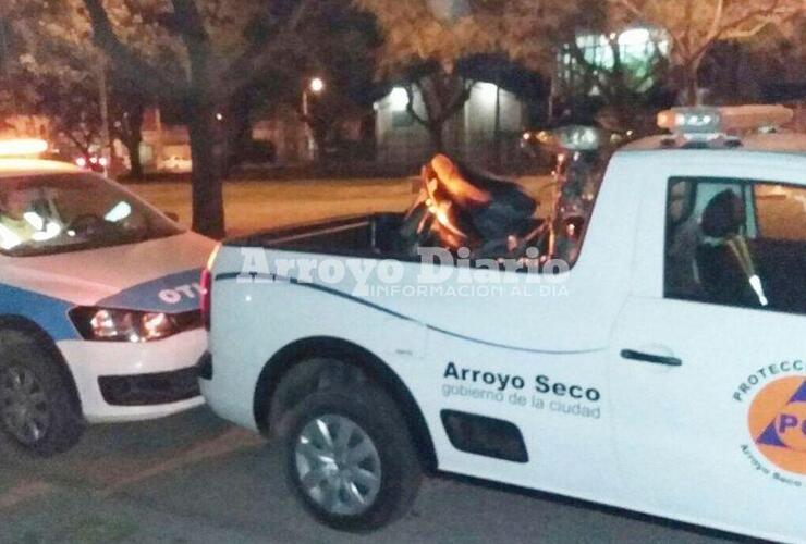 Gran despliegue. La moto secuestrada anoche tras el intenso operativo del que participaron personal y patrullas de distintas fuerzas vivas de la ciudad