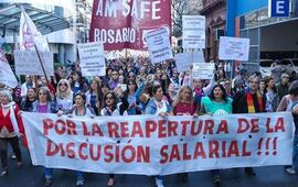 La marcha de los docentes a plaza San Martín fue muy numerosa. Foto: Alan Monzón/Rosario3.com