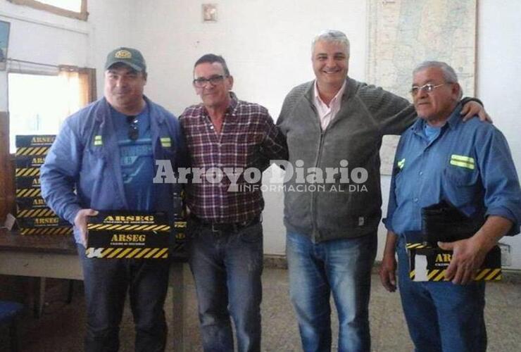 Junto a los trabajadores. El acto tuvo lugar este jueves en el corralón municipal.