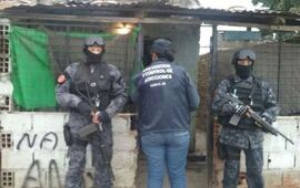 El allanamiento en Felipe Moré y Uruguay. Foto:@fenirubio