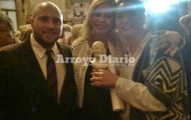 Presente. El Concejal Juli&aacute;n Polinesi acompa&ntilde;&oacute; a Celina Giacomino este martes junto a "Los Tiburones". Fotos: Gentileza Dami&aacute;n Salinas