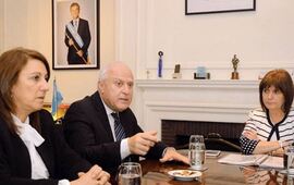 Fein junto a Lifschitz en la cumbre que encabezó Bullrich. Foto: Gobernación