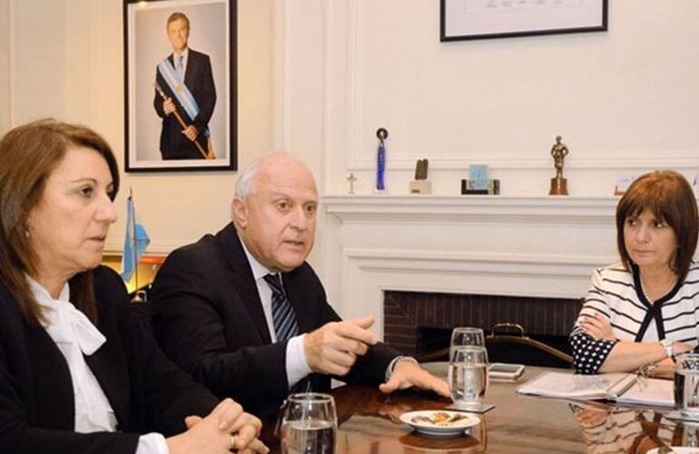 Fein junto a Lifschitz en la cumbre que encabezó Bullrich. Foto: Gobernación