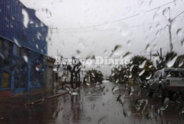 Imagen de Lluvia, frío y humedad; así comenzó el lunes