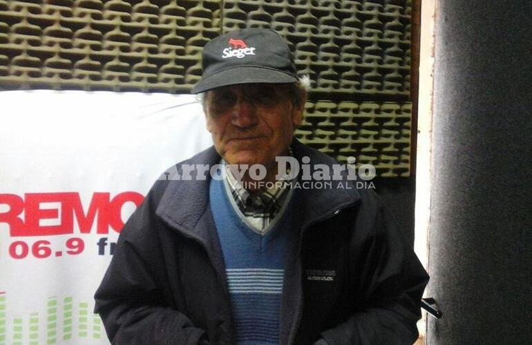 En la radio. Roberto Petrini visitó los estudios de Radio Extremo 106.9 este lunes por la mañana.