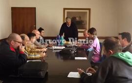 De cerca. El intendente Esper sigui&oacute; muy de cerca todas las instancias del acto de este mi&eacute;rcoles.