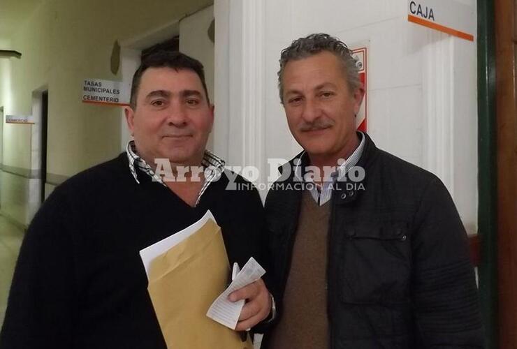 En la municipalidad. El Secretario de Obras y Servicios Públicos, Horacio Garzia junto al Director de Maestranza, Adrián Spina.