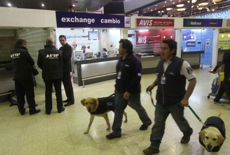 La jueza María Servini de Cubría ordenó el allanamiento en el aeropuerto de Ezeiza