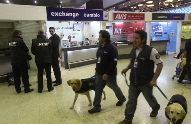 La jueza María Servini de Cubría ordenó el allanamiento en el aeropuerto de Ezeiza