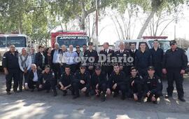 Juntos. En la foto parte del cuerpo activo y de la comisión directiva tras el acto que se realizó esta mañana.