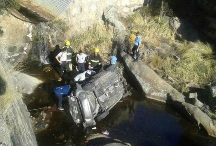 Tragedia. Cuatro personas murieron al desbarrancarse su auto en las Altas Cumbres