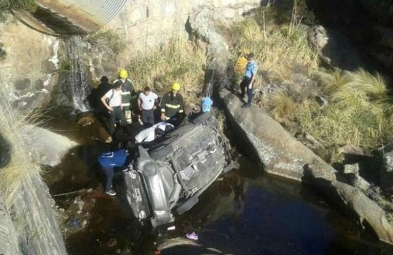 Tragedia. Cuatro personas murieron al desbarrancarse su auto en las Altas Cumbres