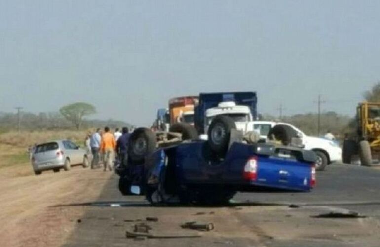 Siniestro. La Ford Ranger terminó dada vuelta sobre la ruta Foto: primerochaco.com