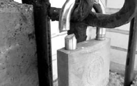 Previo al ingreso. Los ladrones rompieron un candado y sacaron cadenas para conseguir entrar a la vivienda. Foto: Imagen Ilustrativa.