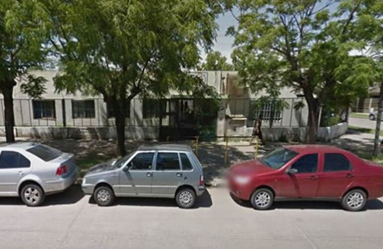 El artefacto explosivo fue encontrado en el patio de una casa ubicada frente a la Escuela Técnica N° 485 de VGG. El artefacto explosivo fue encontrado en el patio de una casa ubicada frente a la Escuela Técnica N° 485 de VGG.