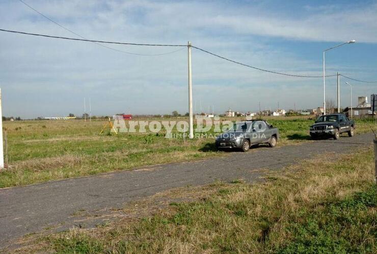 En el lugar. Garzia acompañó al agrimensor mientras llevaba adelante su trabajo.