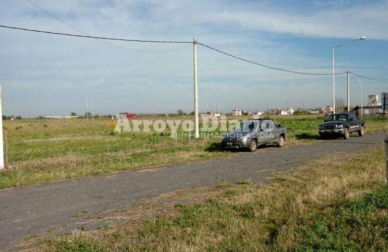 En el lugar. Garzia acompañó al agrimensor mientras llevaba adelante su trabajo.