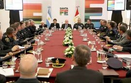 Durante el encuentro. El gobernador encabezó la reunión con policías. Foto: Gobernación