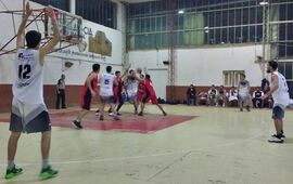 Dura prueba para el "Panza" saliendo airoso en  Maciel. Foto: Prensa Atl&eacute;tico Uni&oacute;n