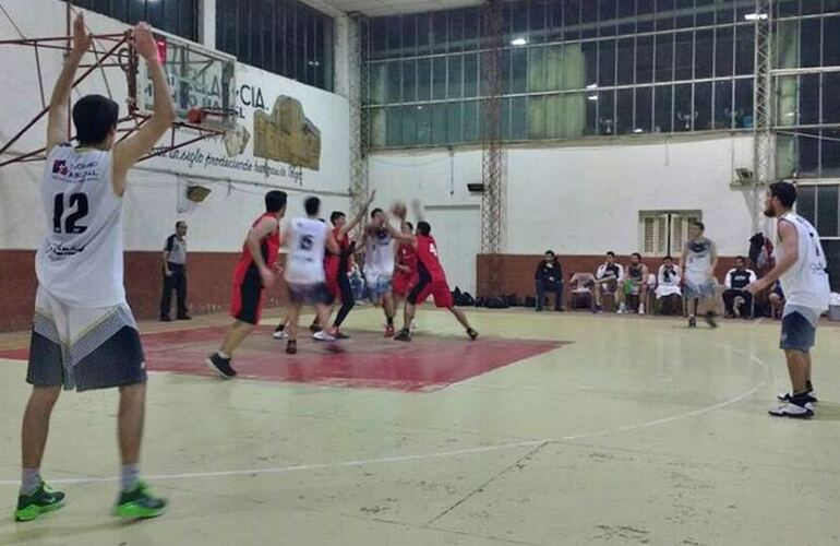 Dura prueba para el "Panza" saliendo airoso en  Maciel. Foto: Prensa Atlético Unión