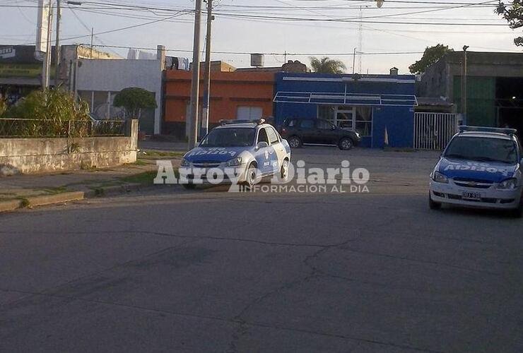 Esta tarde. El segundo jefe de la 27 junto a sus hombres arribaron al lugar allanado en dos unidades.