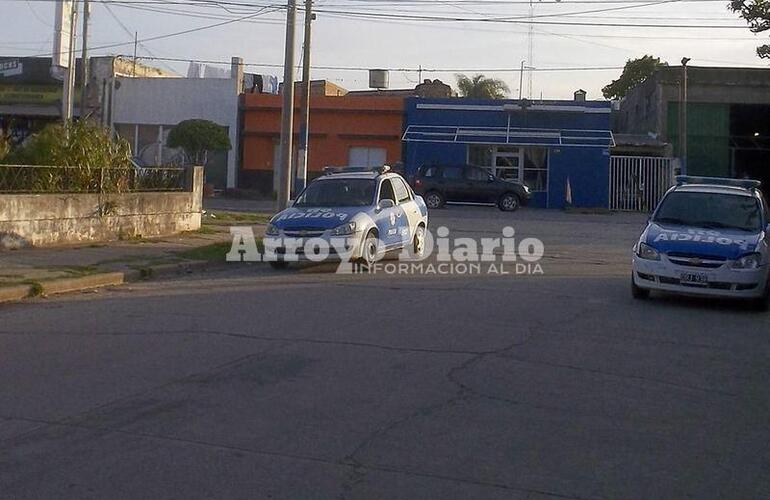 Esta tarde. El segundo jefe de la 27 junto a sus hombres arribaron al lugar allanado en dos unidades.