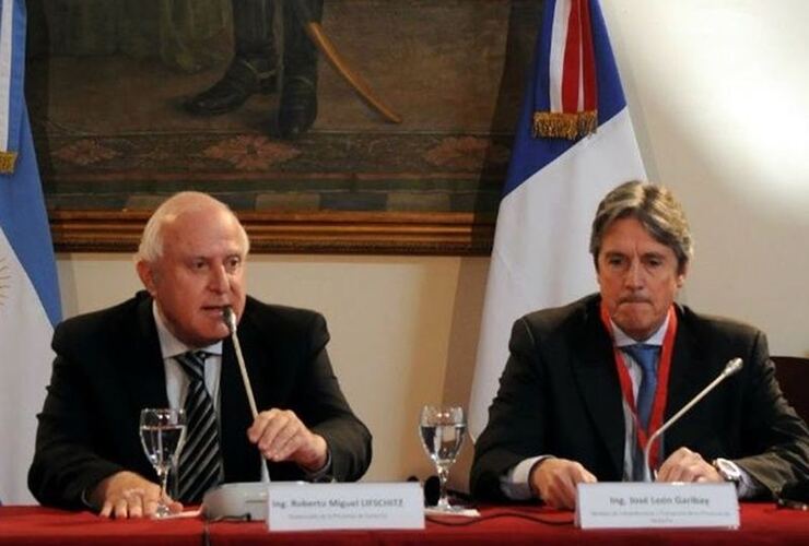 Lifschitz y el ministro Garibay hablaron ante empresarios franceses. Foto: Prensa GSF