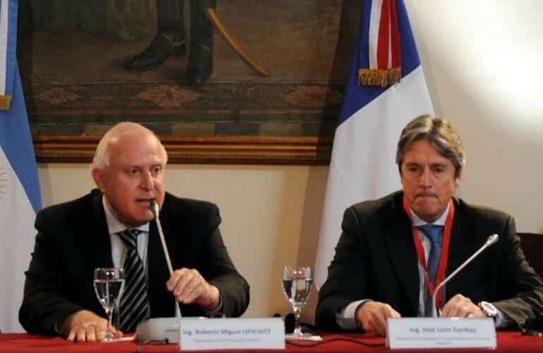 Lifschitz y el ministro Garibay hablaron ante empresarios franceses. Foto: Prensa GSF