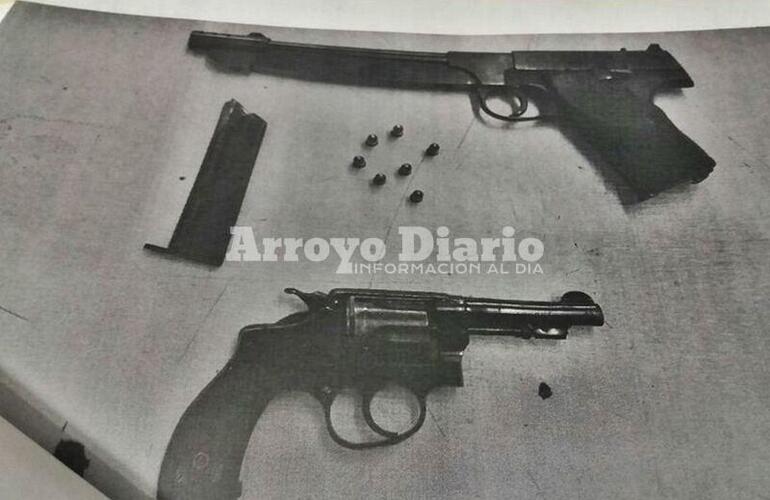 Un revólver y una pistola. Las armas que le fueron secuestradas al octogenario no estaban registradas.