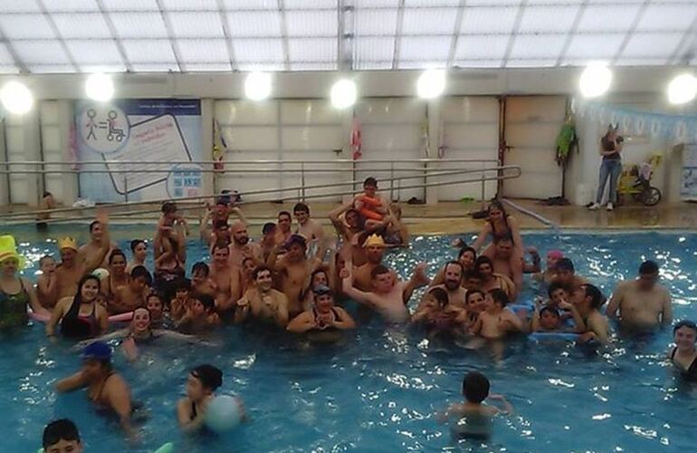En el agua. Y como no podía ser de otra manera, en la pileta también se festejó!