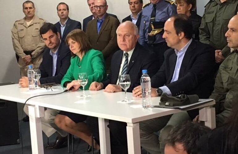 Imagen de Bullrich confirmó que "ya se desplegaron fuerzas federales en once ciudades de Santa Fe"