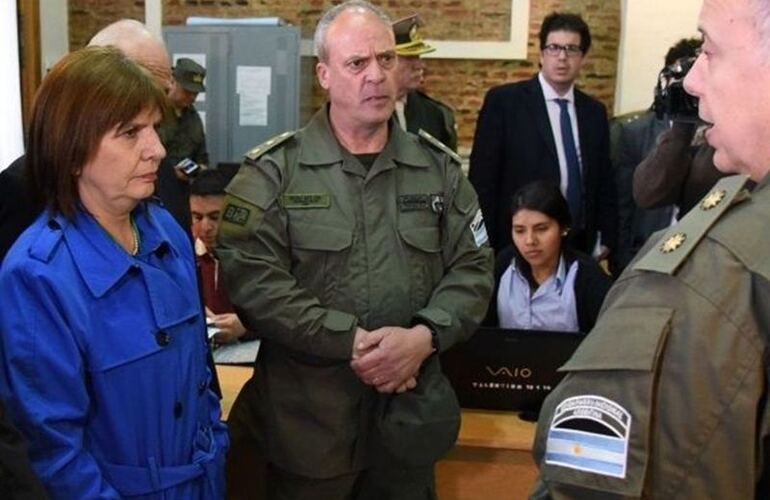 La ministra se reunió con los gendarmes este jueves. Foto: MR