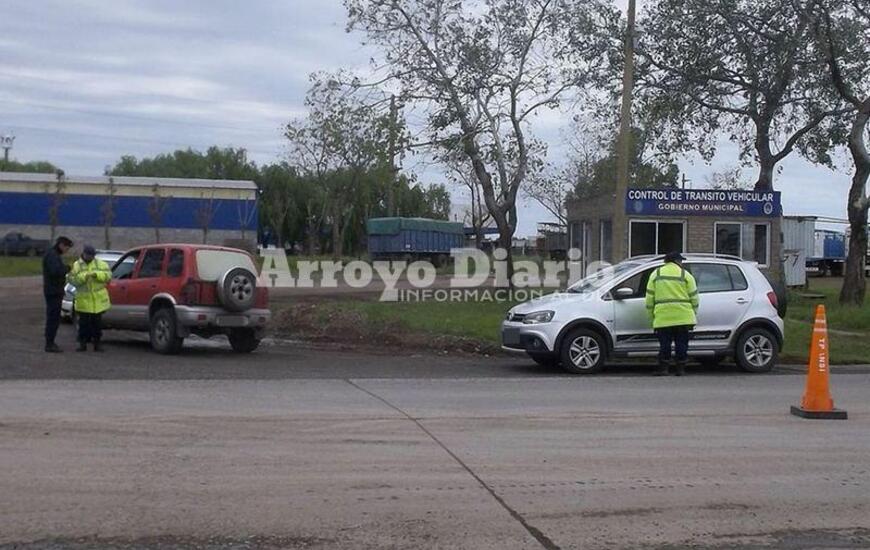 Camioneta roja. Este fue el vehículo que se remitió al corralón.