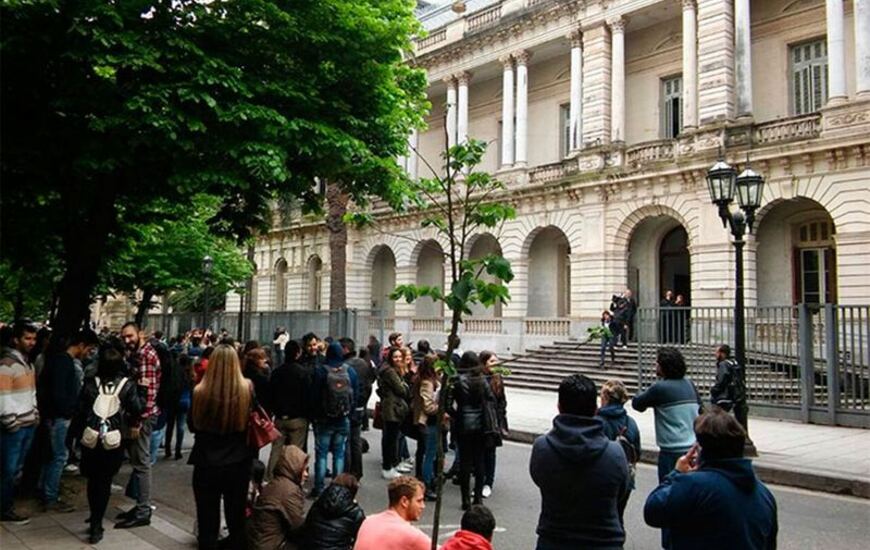 Imagen de Rosario: Amenaza de bomba en la Facultad de Abogacía