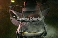 Choque y luego incendio. As&iacute; qued&oacute; el veh&iacute;culo luego del accidente.