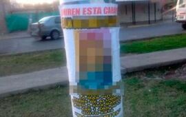 Imagen de La mandaron al frente: Maestra fue escrachada por acostarse con el padre de uno de sus alumnos