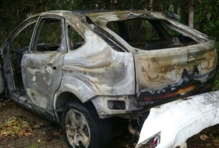 Sobre el vehículo. El auto tenía pedido de secuestro del 6 de agosto por un hecho de robo calificado. Foto: Rosario3.com